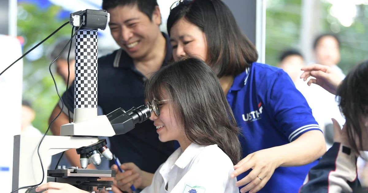 Thí sinh cần đạt 8 điểm môn Toán nếu muốn xét tuyển vào ngành vi mạch bán dẫn