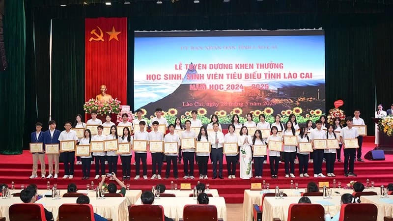 Hơn 363.000 lượt khách đến Lào Cai dịp Tết Dương lịch, doanh thu đạt 1.500 tỷ đồng