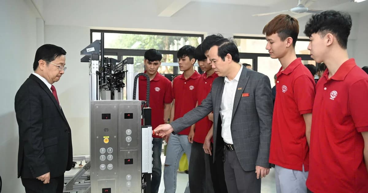 Trường cao đẳng nghề thay đổi để thích ứng