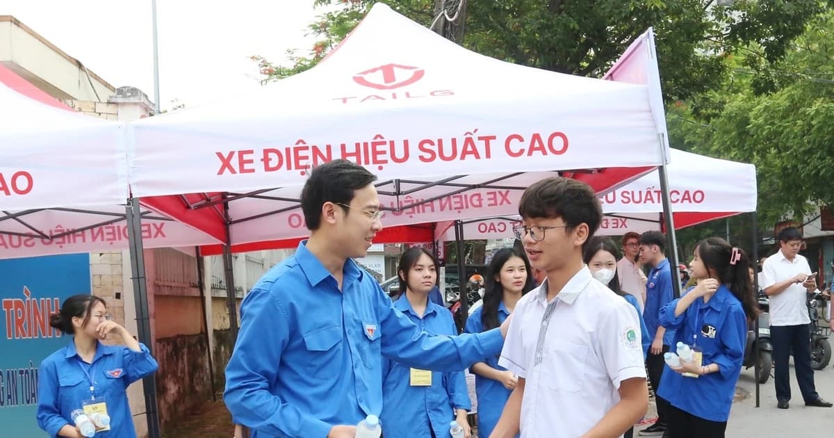 Thí sinh Bắc Ninh làm bài thi môn Ngữ văn kỳ thi vào lớp 10