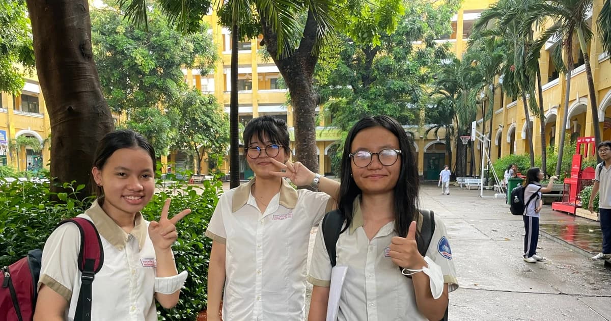 Thí sinh kết thúc thi môn chuyên lớp 10 TPHCM