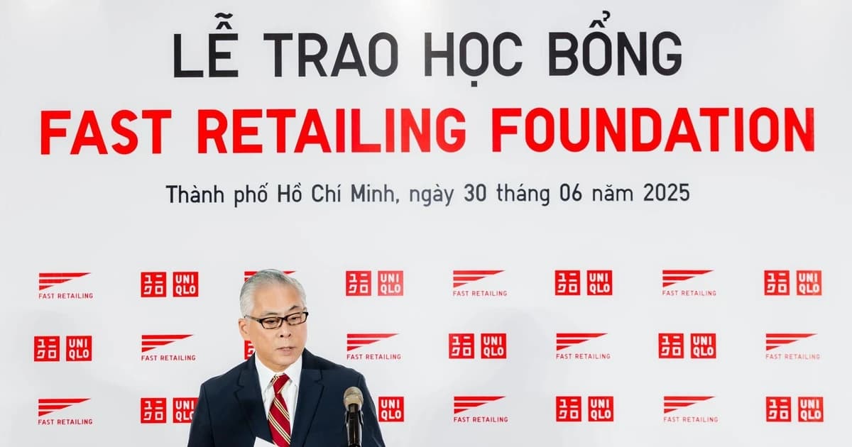 'Công ty mẹ' của UNIQLO trao học bổng toàn phần cho 12 em học sinh THPT
