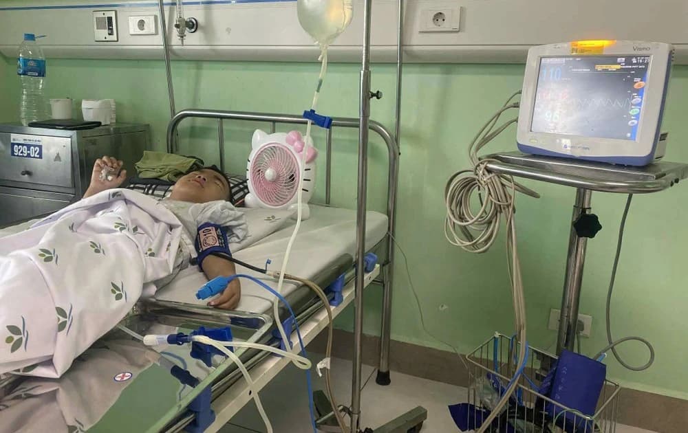 Nghẹn lòng nhìn bé trai 6 tuổi đáng thương, cận kề cái chết trên giường bệnh