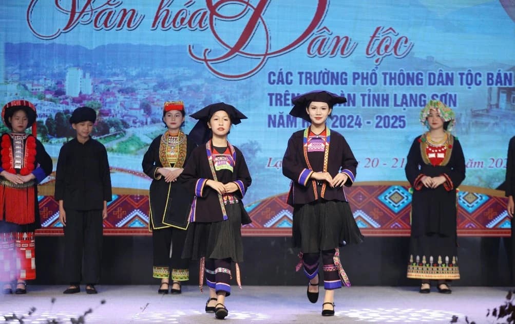 Giáo dục văn hóa truyền thống cho học sinh người dân tộc thiểu số