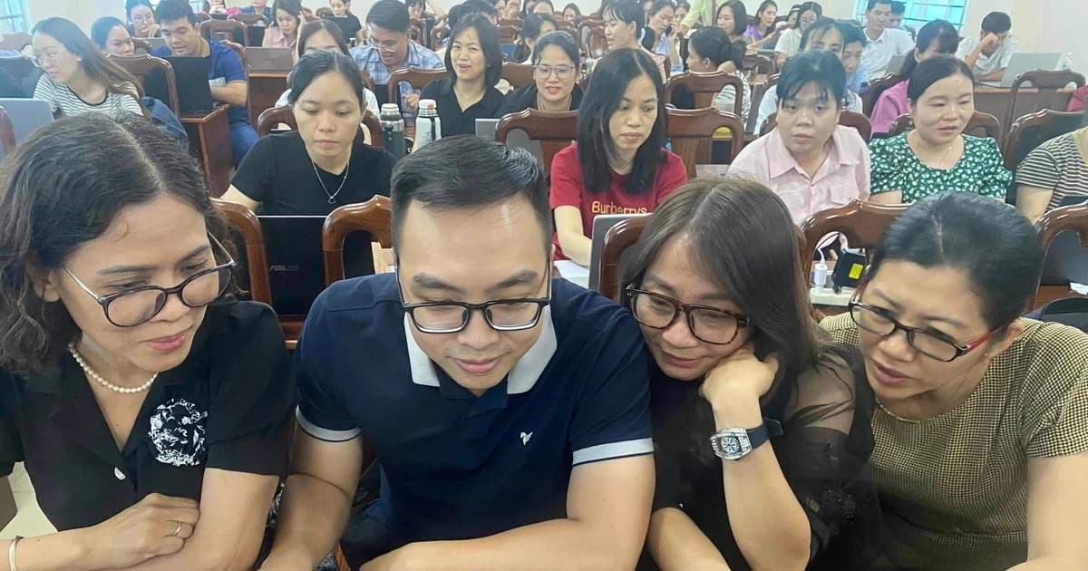 Giáo viên đi học... hè