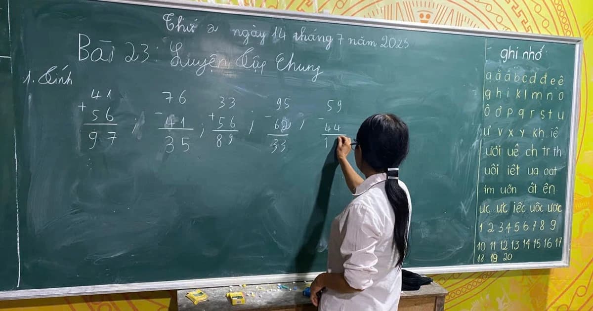 Dấu chân của người thầy quân hàm xanh trên đường biên gió núi