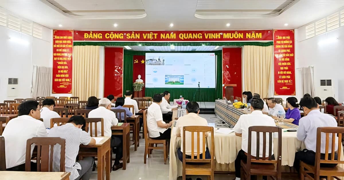 Trường Đại học Tân Trào tổ chức 'Chuyến xe 0 đồng' đưa sinh viên về quê đón Tết