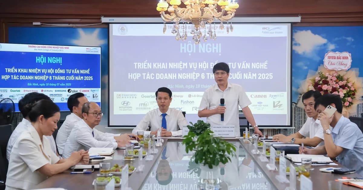 Điều chỉnh đào tạo sinh viên sát thực tiễn từ góp ý doanh nghiệp