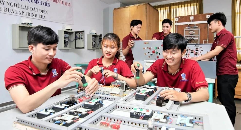 Khuyến học và khuyến tài