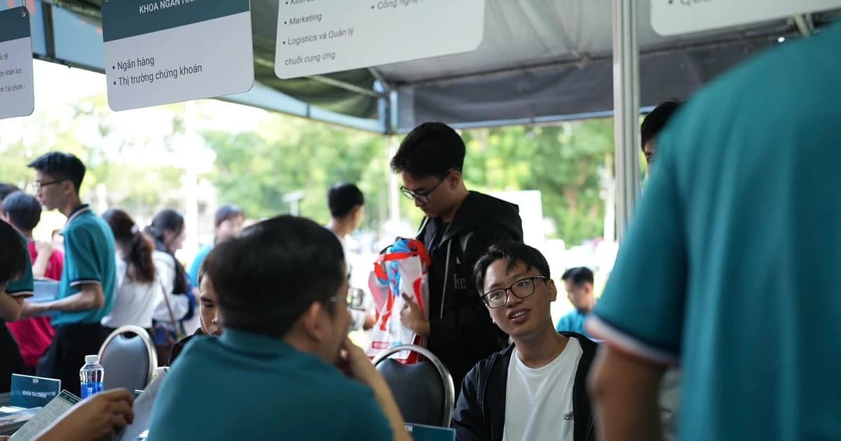 Đại học Kinh tế TPHCM chi gần 7 tỷ đồng hỗ trợ sinh viên vùng bão Bualoi