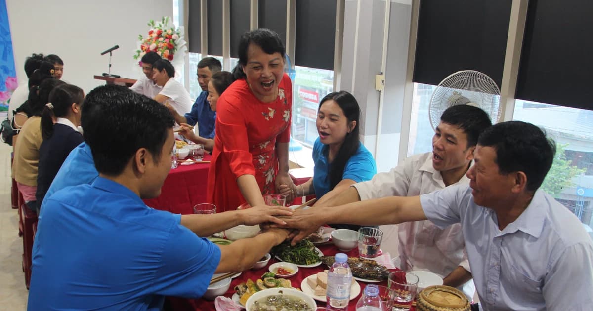Ấm lòng 'Bữa cơm Công đoàn' tại Điện Biên