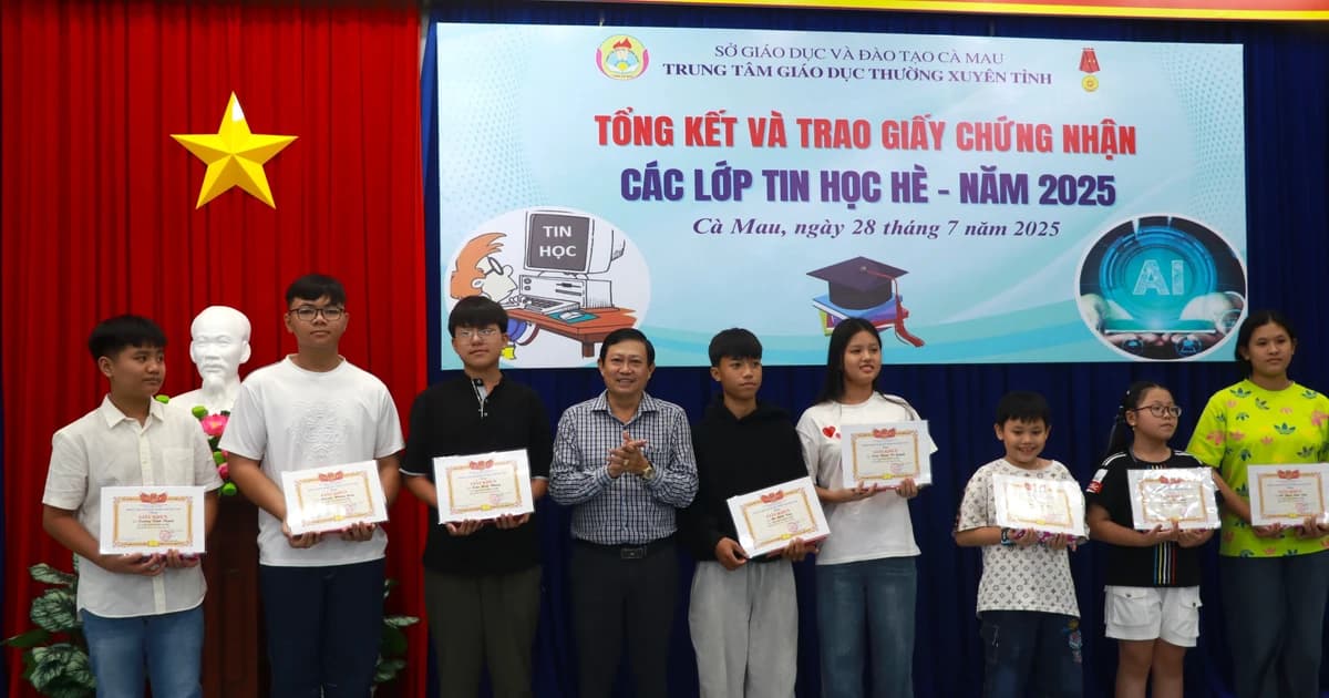 Hơn 150 học sinh ở Cà Mau được trao chứng nhận hoàn thành lớp Tin học hè