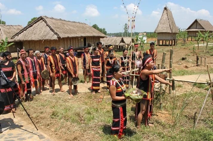 'Về Làng' trải nghiệm văn hóa 16 dân tộc