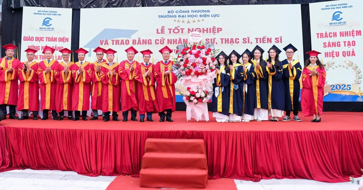 Trường Đại học Điện lực trao bằng tốt nghiệp đợt 2 năm 2025