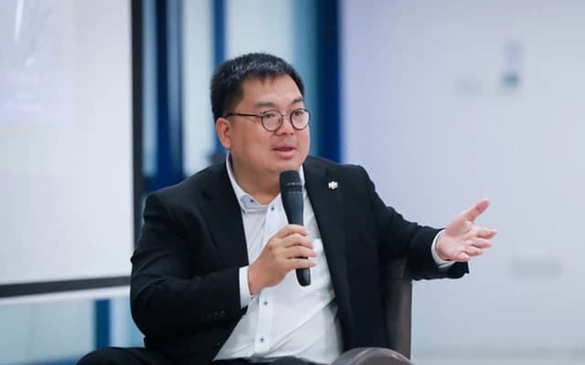 Sao Việt bàng hoàng tiễn biệt ông Hoàng Nam Tiến