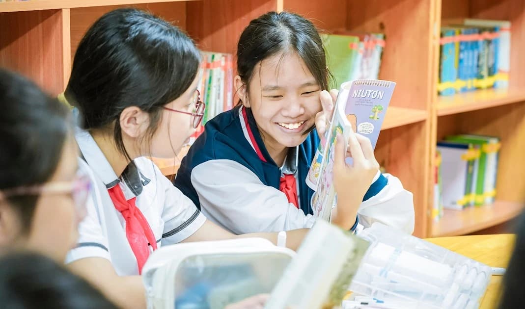 Bảo đảm sách giáo khoa, tài liệu giáo dục địa phương cho năm học mới