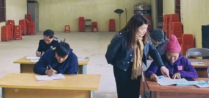 Lớp học xóa mù chữ thắp sáng ước mơ cho đồng bào Chăm
