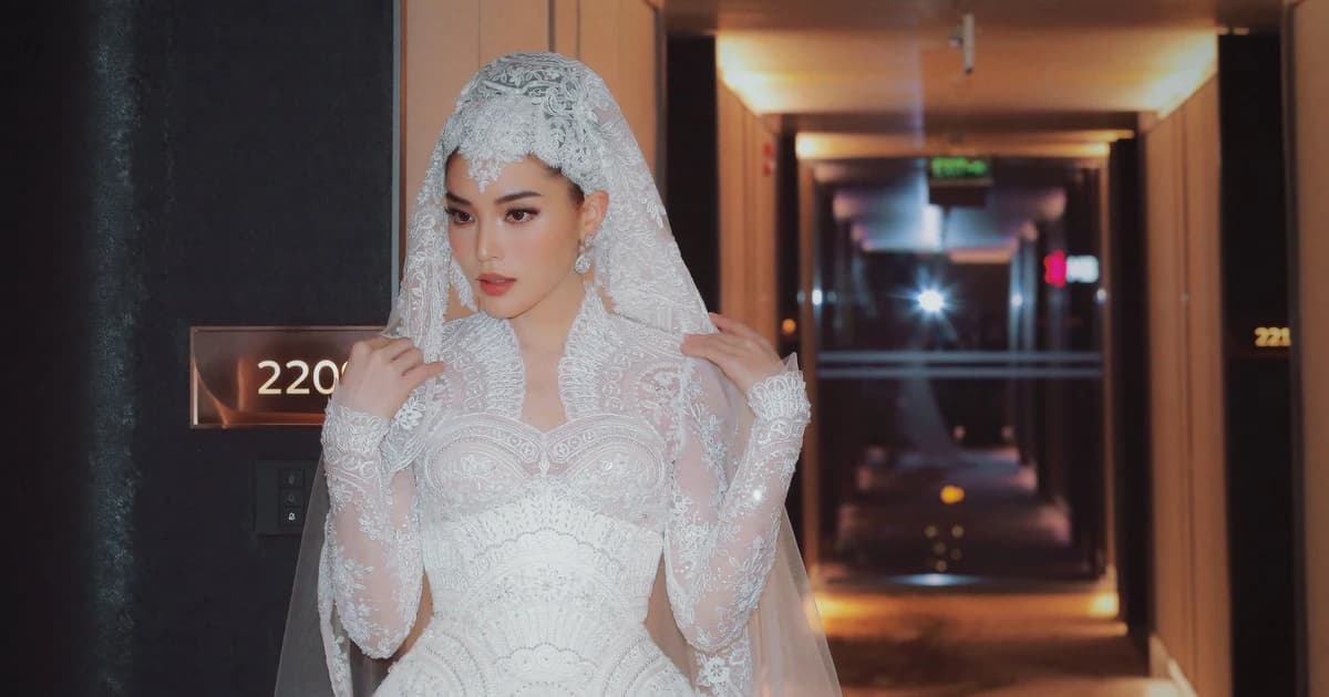 Bộ ảnh áo dài Tết lộng lẫy của ba nàng hậu đình đám làng nhan sắc Việt