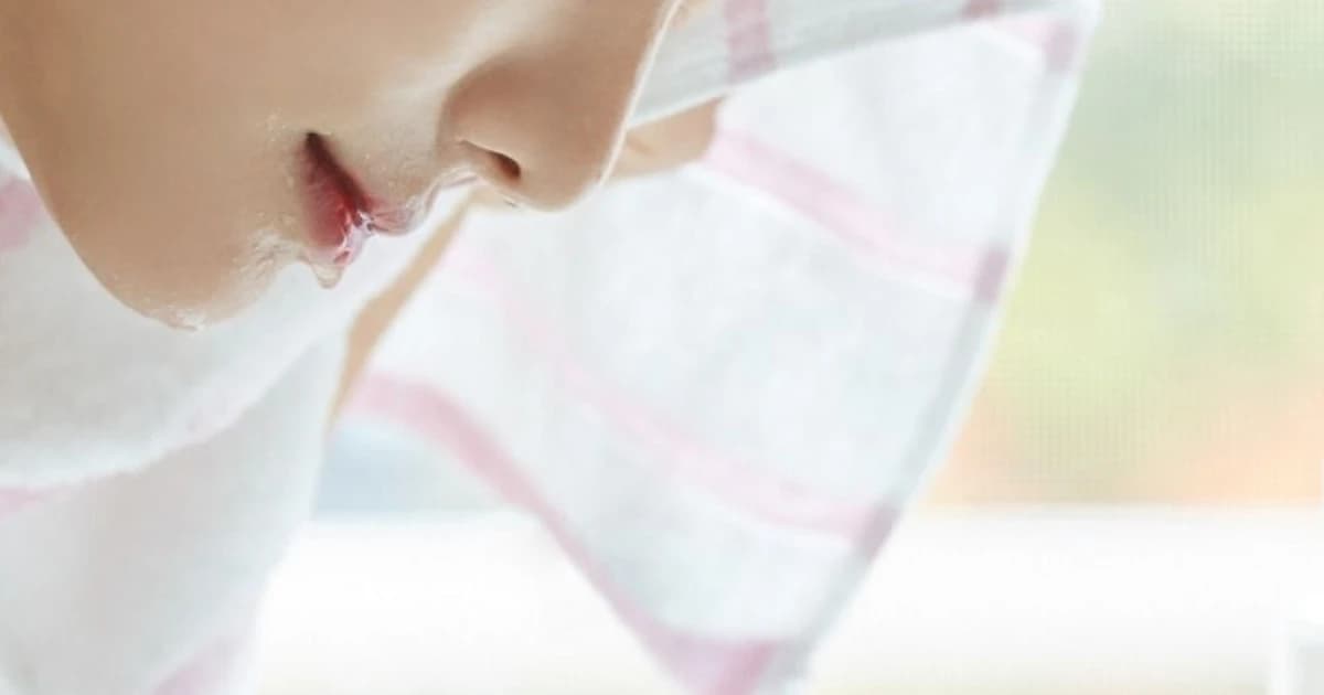 Rửa mặt bằng khăn có hại da không?