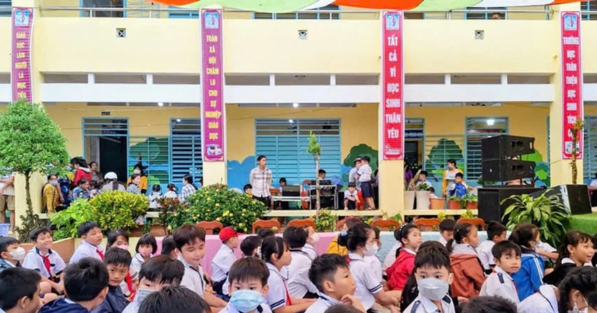 Hòa dòng dữ liệu, chuyển từ quản lý sang quản trị sau sắp xếp trường học