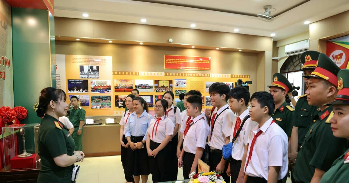 Giáo dục truyền thống yêu nước qua triển lãm ‘Mốc son lịch sử’ ở Cần Thơ