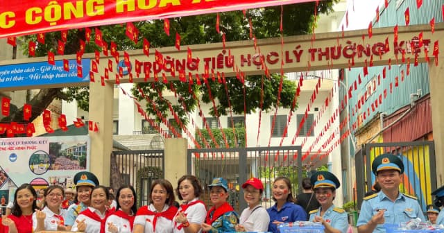 Thầy cô cùng học trò củng cố năng lực số trong dạy và học