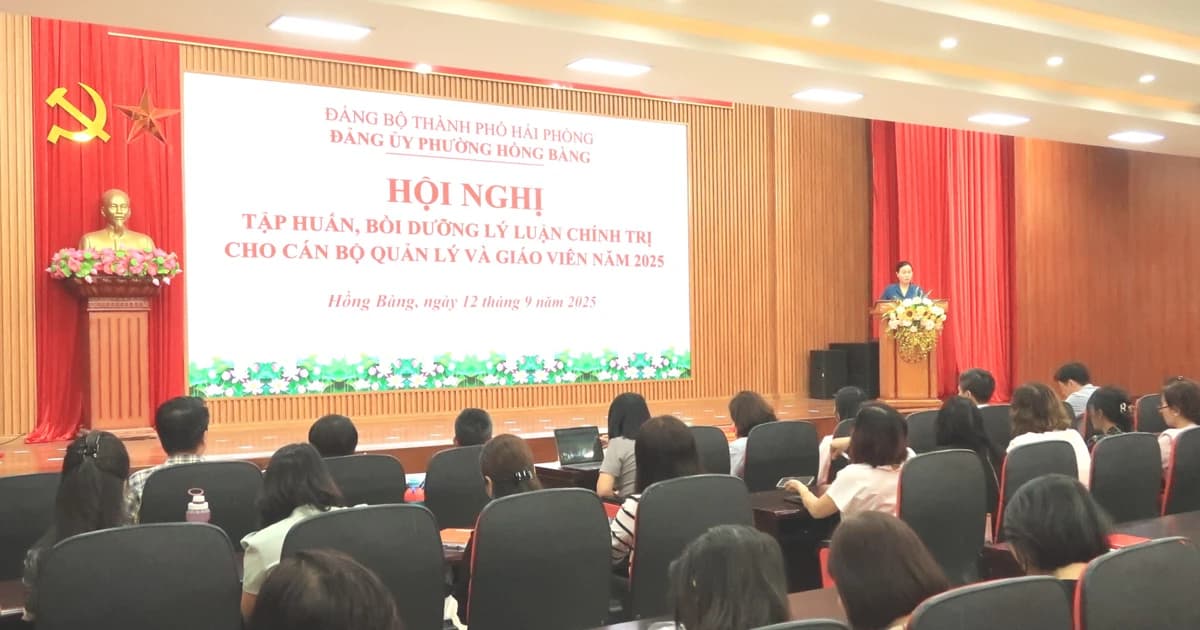 Tập huấn, bồi dưỡng lý luận chính trị cho 300 cán bộ, giáo viên