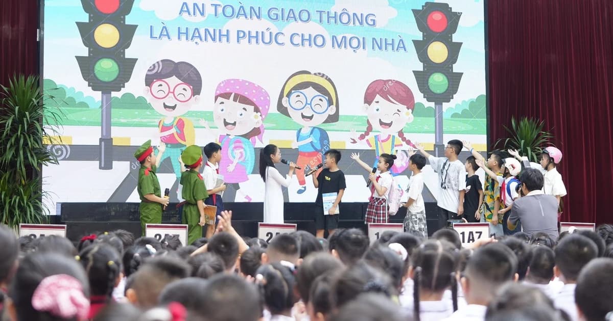 Học sinh Hà Nội hào hứng tìm hiểu an toàn giao thông theo hình thức sân khấu hóa