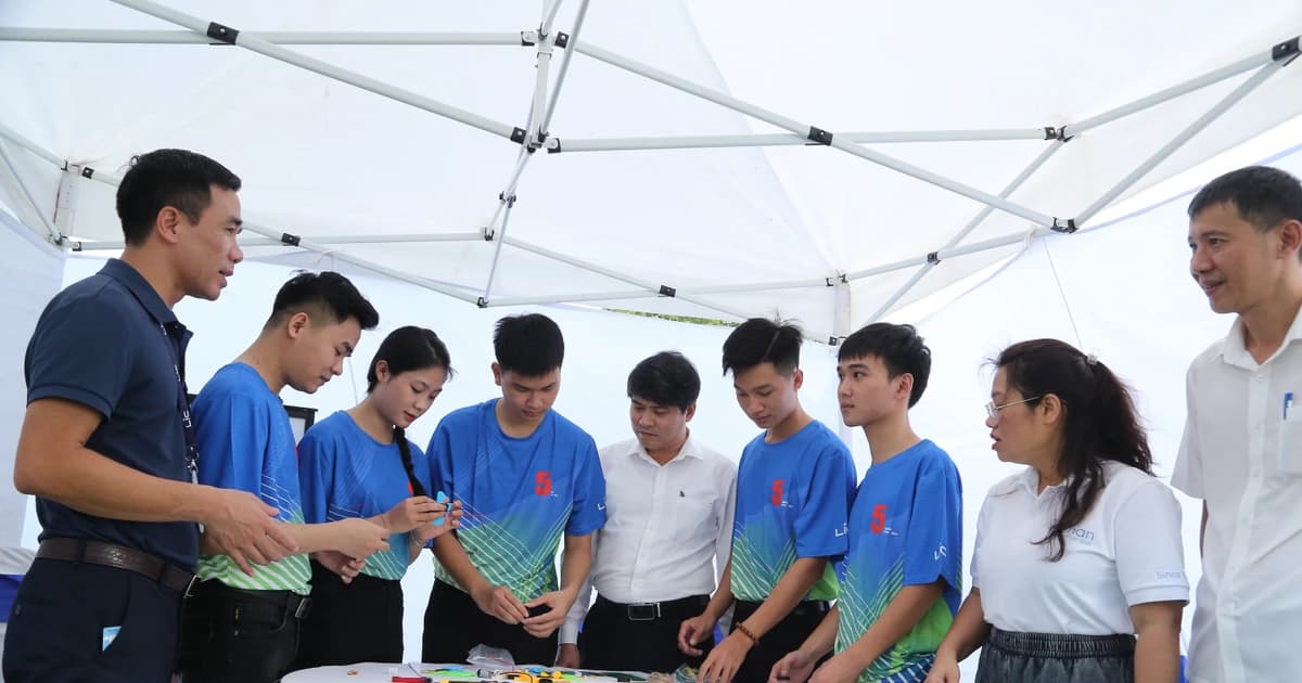 Học sinh, sinh viên sôi nổi trải nghiệm STEM trong Hội trại 'vì một hành tinh xanh'