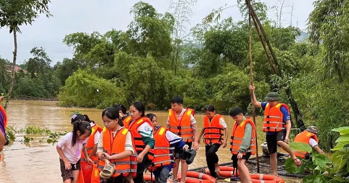 Trường học Thái Nguyên ‘gồng mình’ trong mưa lũ