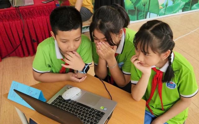 Tri thức trẻ tiên phong làm chủ công nghệ số