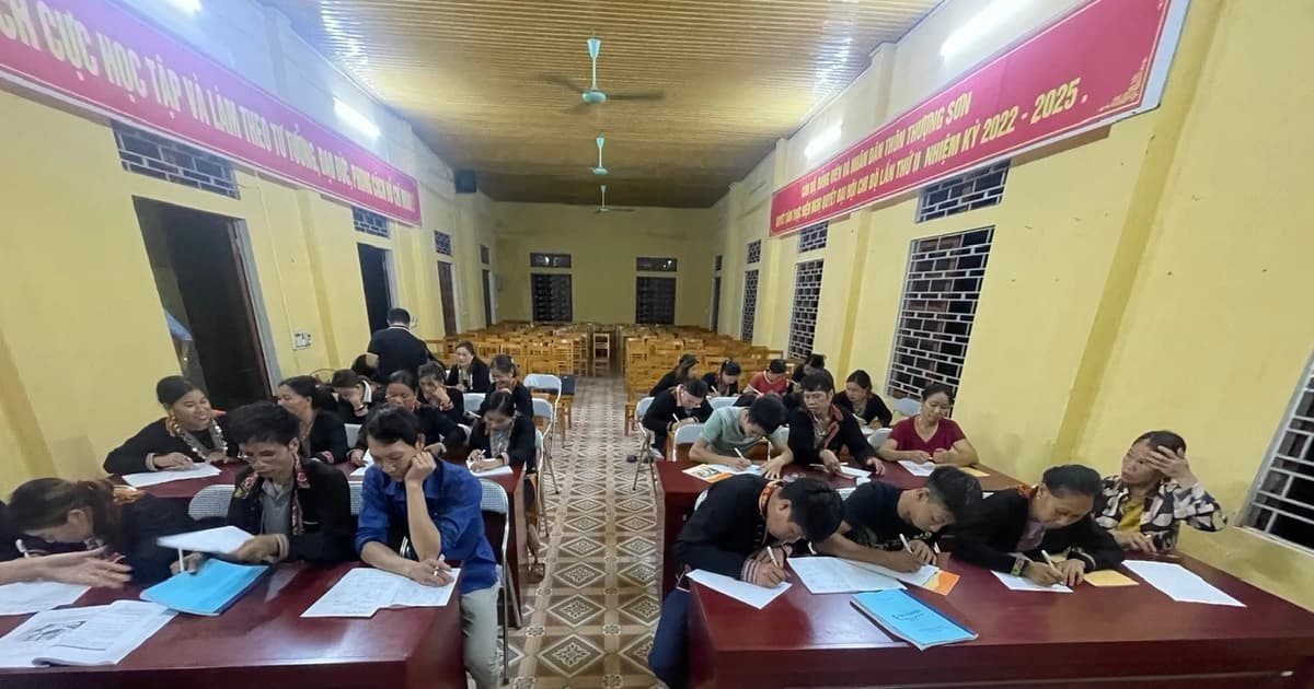 Lớp học xóa mù chữ thắp sáng ước mơ