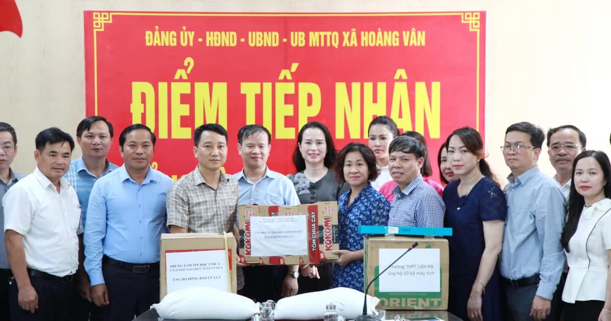 Ngành GD-ĐT Hà Nội trao hơn 100 tấn hàng hỗ trợ trường học vùng mưa lũ Bắc Ninh