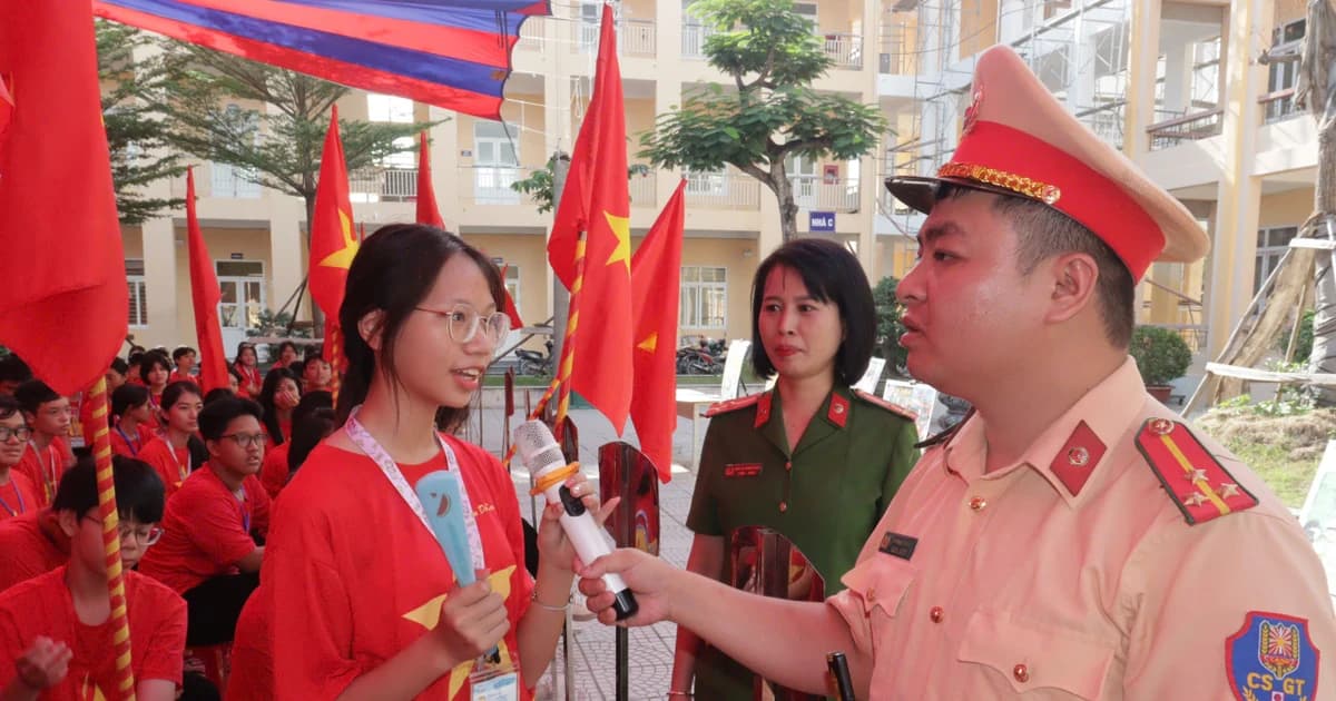 Tuyên truyền phòng chống ma tuý, an toàn giao thông và an ninh mạng cho học sinh