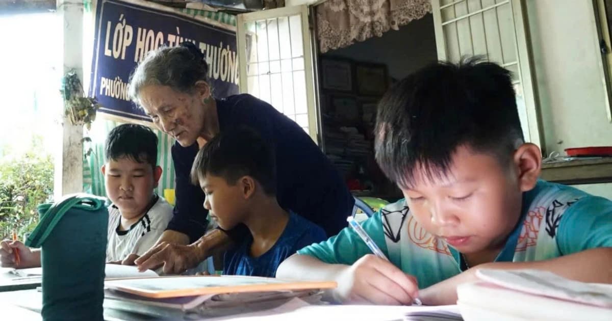 Cô giáo hơn 30 năm miệt mài xóa mù chữ cho trẻ em nghèo