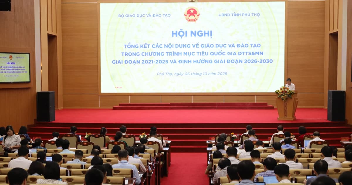 Tăng cường tập huấn cán bộ, giáo viên tham gia phổ cập giáo dục và xóa mù chữ
