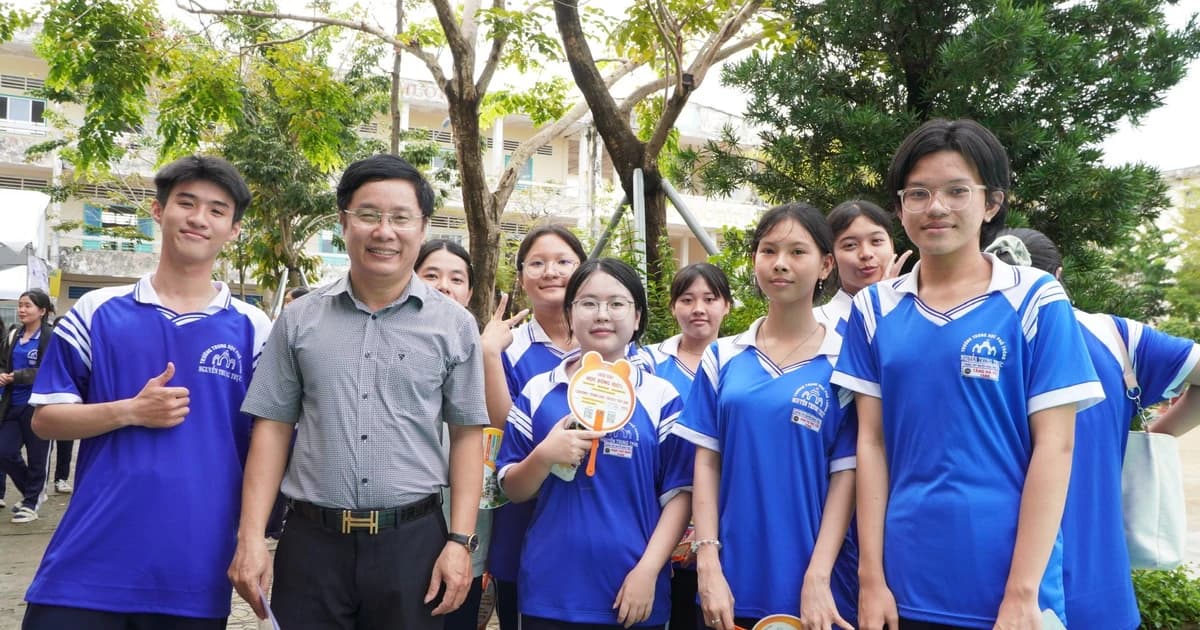 Tham gia Ngày hội hướng nghiệp, học sinh An Giang quyết tâm chinh phục đại học