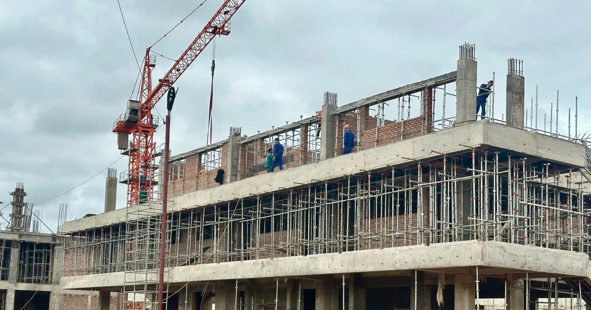 Đua với thời gian xây dựng ngôi trường vùng biên