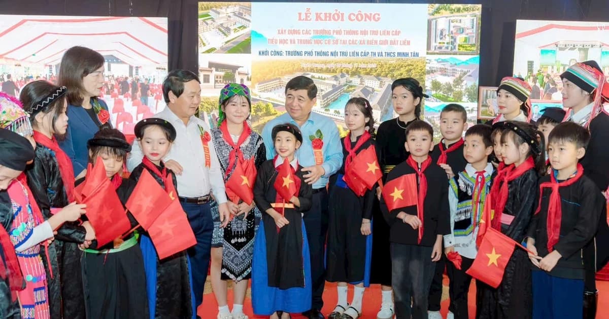 'Bức tường thành tri thức' trong đột phá, phát triển giáo dục vùng biên giới