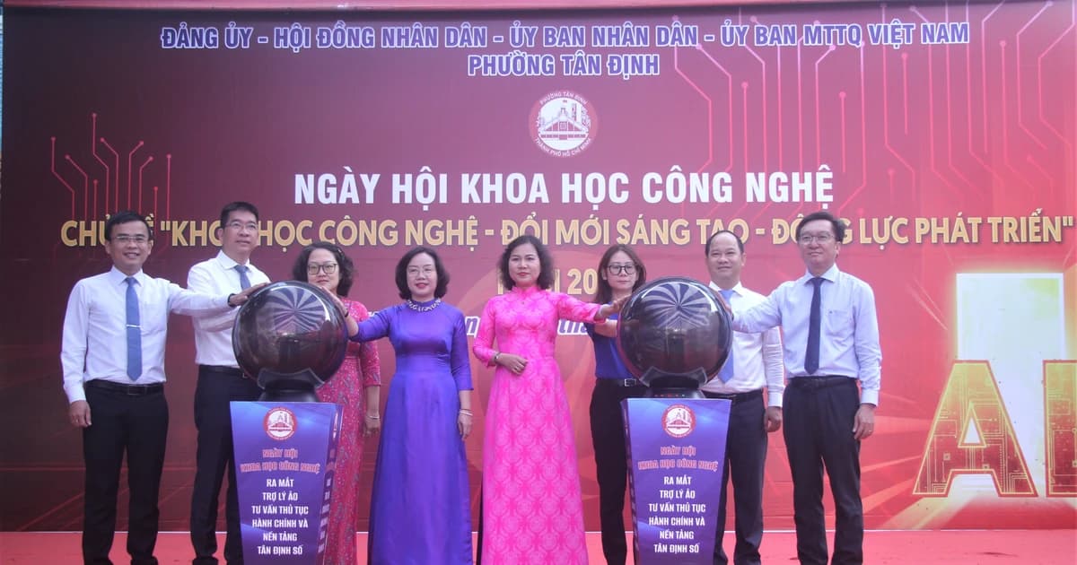 Học sinh hào hứng trải nghiệm AI, robot, STEM tại ngày hội khoa học công nghệ