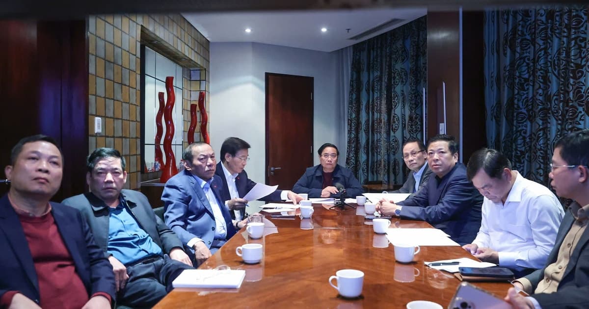 Thủ tướng chủ trì cuộc họp trực tuyến từ Nam Phi về ứng phó, khắc phục hậu quả mưa lũ
