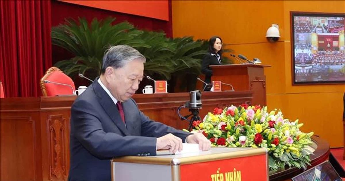 Tổng Bí thư Tô Lâm và các đại biểu ủng hộ đồng bào bão lũ