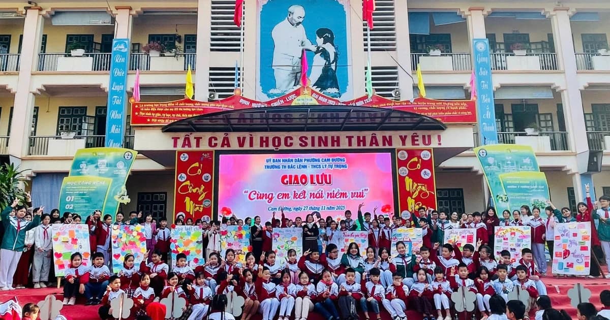 Hơn 1.000 học sinh giao lưu 'Cùng em kết nối niềm vui'