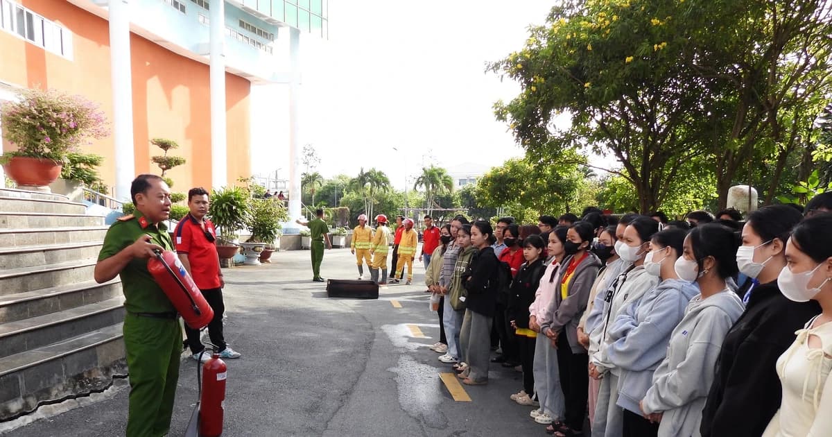 Trang bị kỹ năng phòng cháy chữa cháy và cứu nạn, cứu hộ cho sinh viên