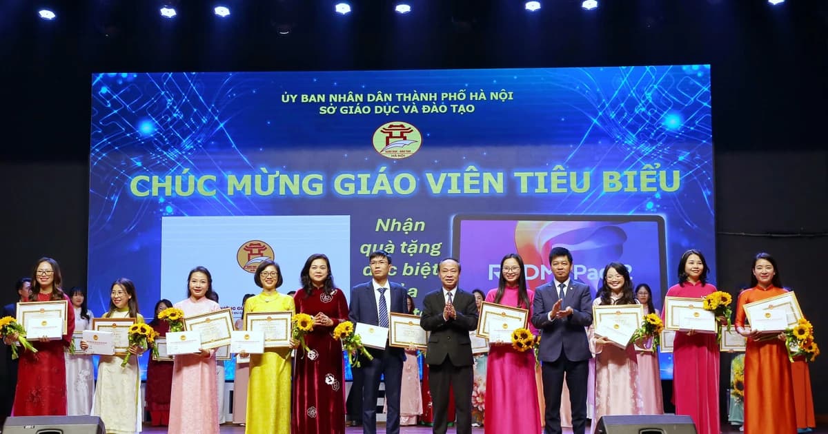 Hà Nội trao thưởng 180 giáo viên THCS dạy giỏi cấp thành phố