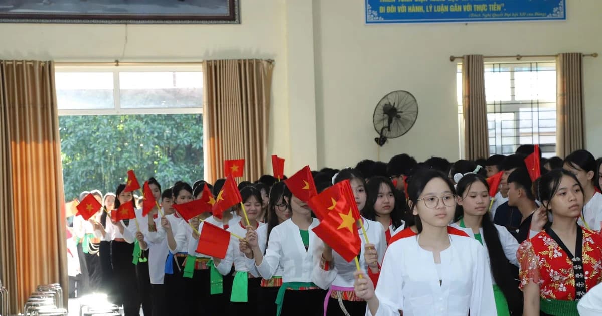 Chăm lo toàn diện cho học sinh dân tộc thiểu số