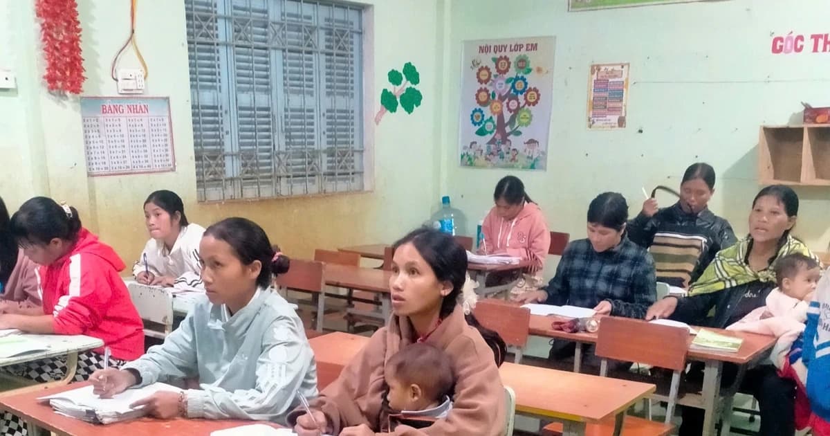 Từ lớp học xóa mù chữ đến ‘chìa khóa’ khai phóng tự tin cho đồng bào