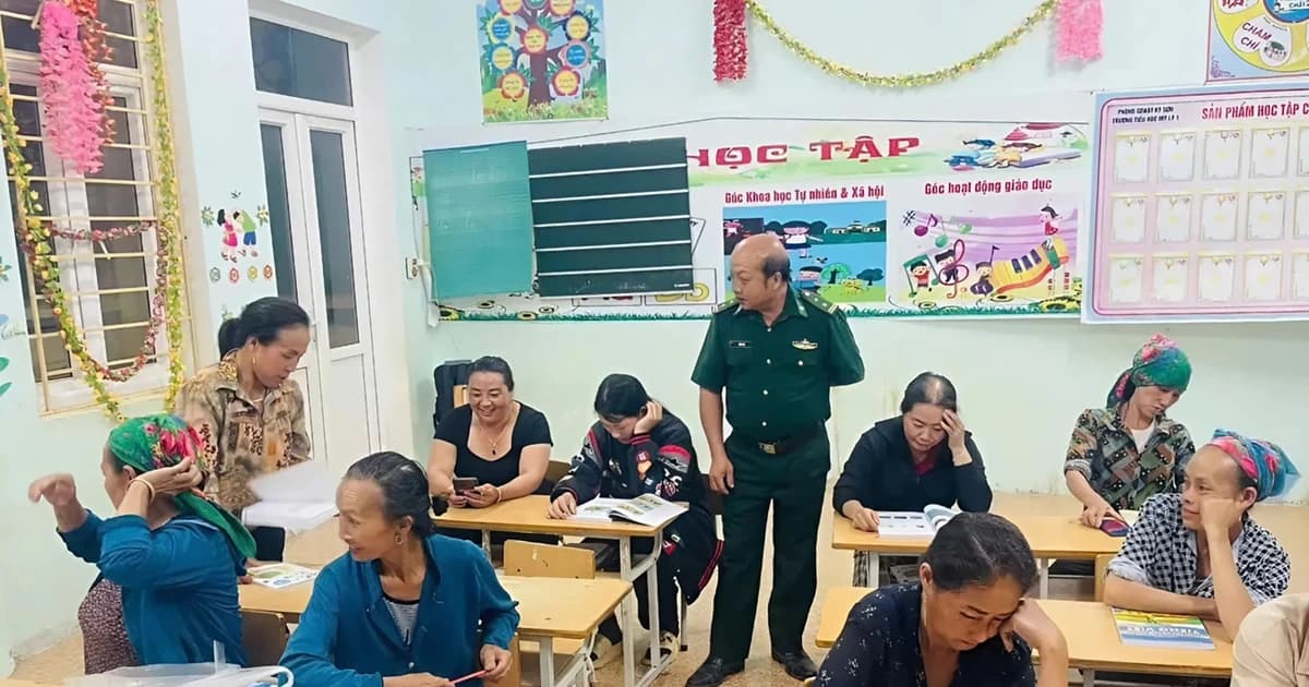 Hành trình thắp sáng tri thức của người lính quân hàm xanh