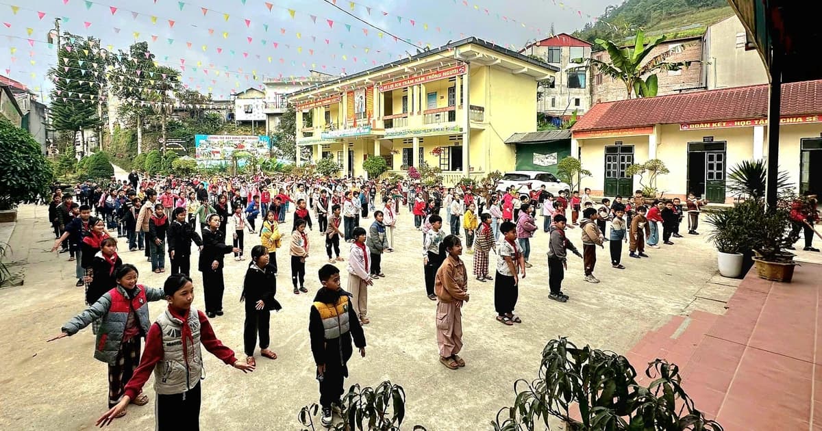 Hơn 230 học sinh Trường PTDTBT TH Hoàng Liên (Lào Cai) đã trở lại lớp