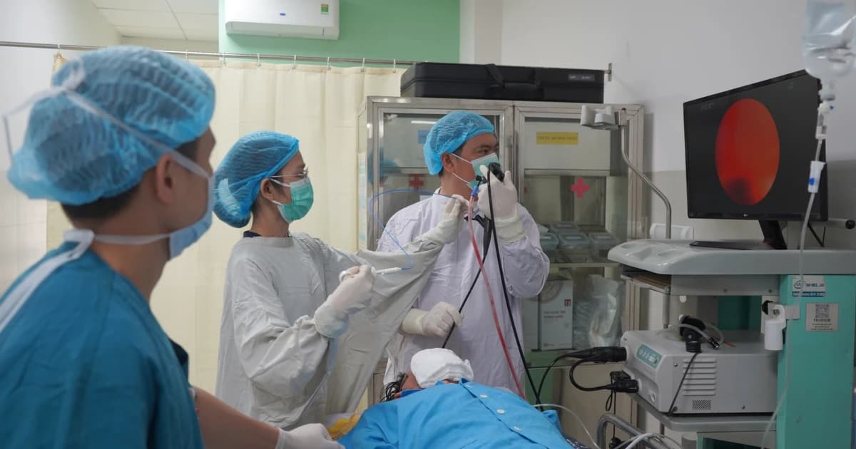 Bệnh nhân ở Đà Nẵng bị 2 chiếc răng giả rơi vào đường thở suốt 20 năm
